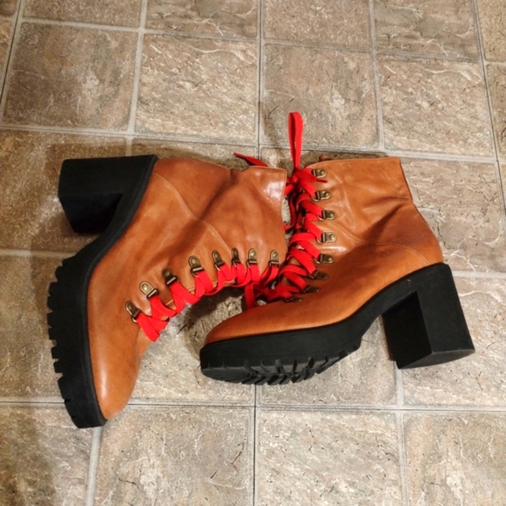 Steve Madden Stovler with Red Laces Size 10